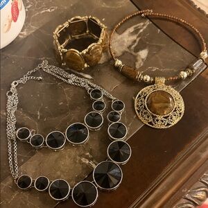 Elegant Black and Gold Jewelry Set